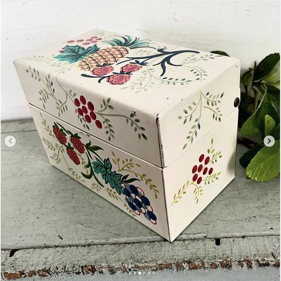 Vintage Tin Recipe Box Chein EMPTY Metal Fruit Pineapple Grape Card List Kitchen - Picture 4 of 7